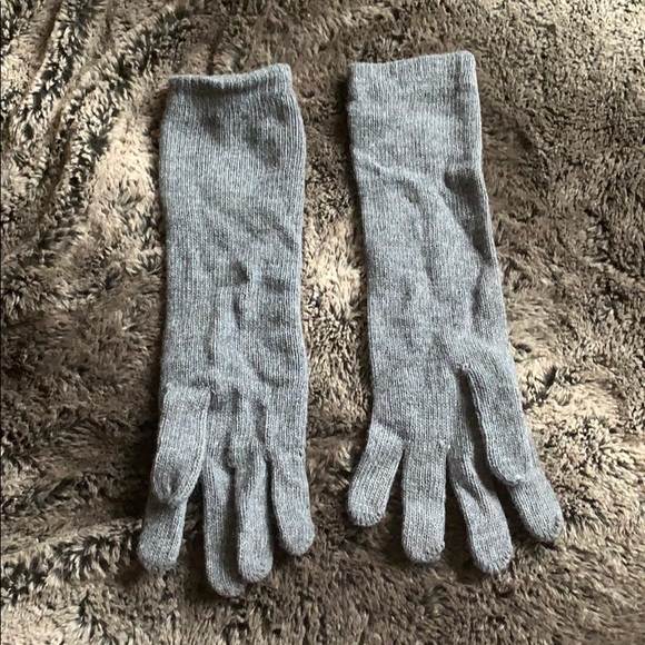 Cute gray gloves with such pizazz! - Picture 3 of 5